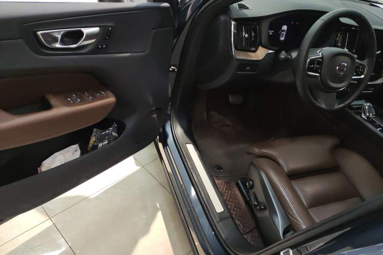 Used Volvo XC60 2024 B5 4x4 Smart Luxury Edition