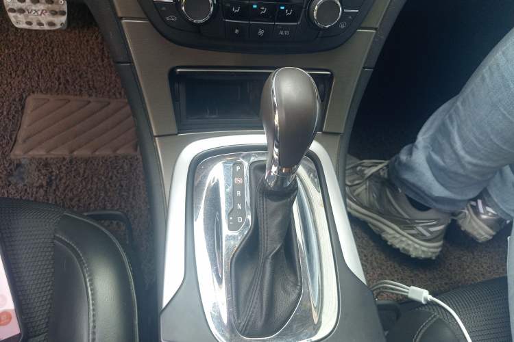 Used Buick Regal 2013 1.6T Automatic Elite Sport Edition Gear Lever