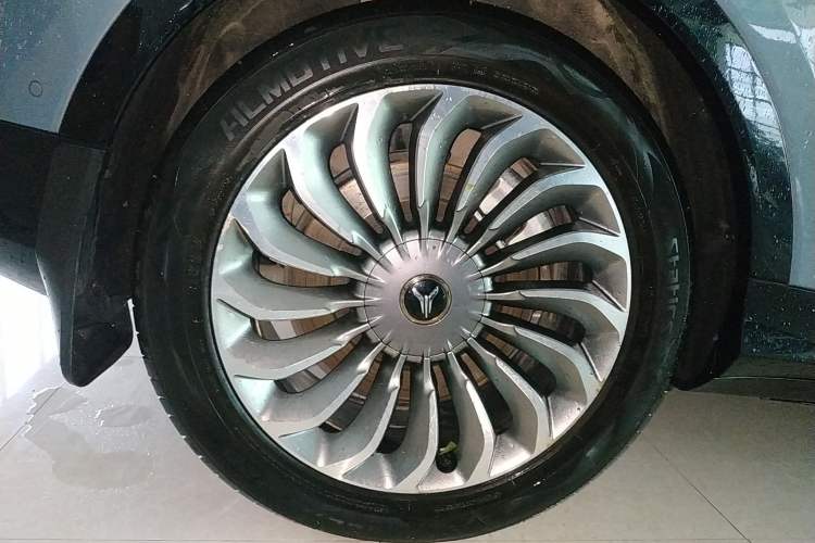 Used VOYAH FREE 2021 Four-Wheel Drive All-Electric First Edition Commemorative Edition Exclusive Luxury Package Right Rear Wheel Hub