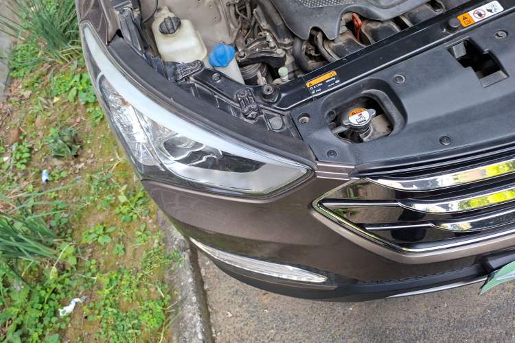 Used Hyundai Santa Fe 2013 Revised Version 2.4L Automatic All-Wheel Drive Smart Type Right Front Headlight