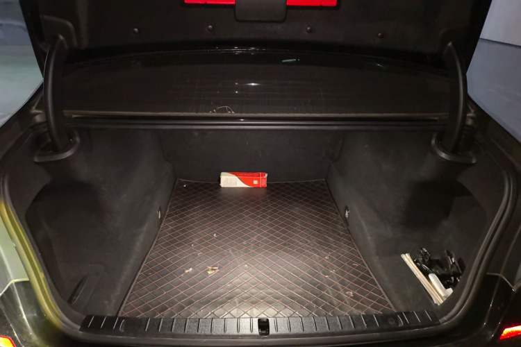 Used BMW 7 Series 2018 730Li Luxury Edition M Sport Package Trunk