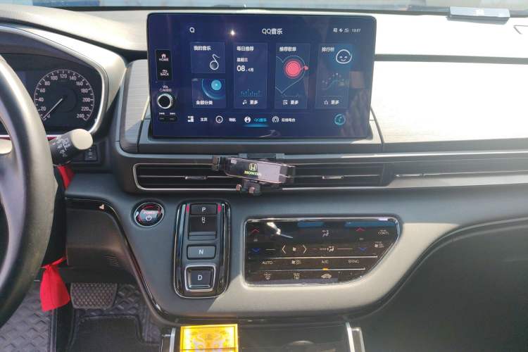 Used Honda Elysion 2024 2.0L eHEV Luxury Edition Audio And AC Panel