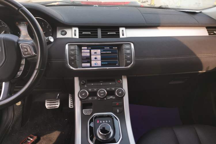 Used Land Rover Range Evoque 2013 2.0T 5-Door Ignite Edition Audio And AC Panel