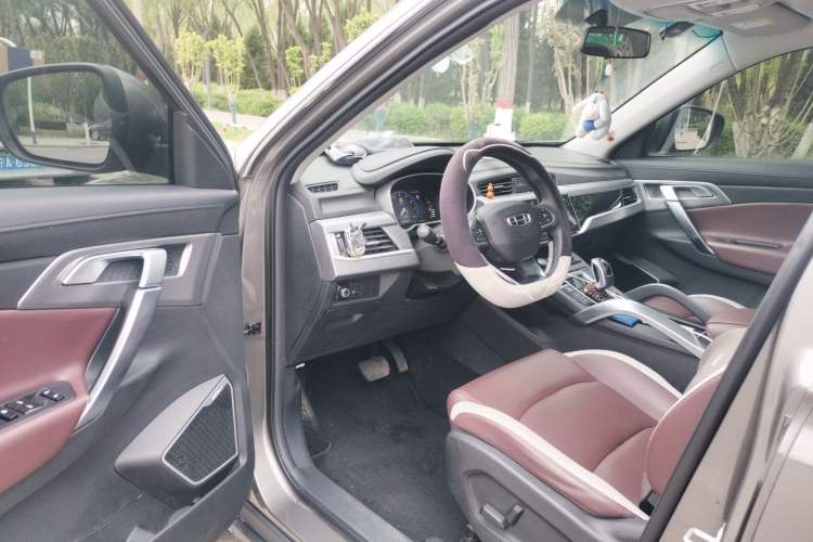 Used Geely Auto Emgrand X7 Sport 2022 1.8TD DCT Zhiya Trim