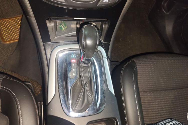 Used Buick Regal 2015 1.6T Leading Technology Model Gear Lever