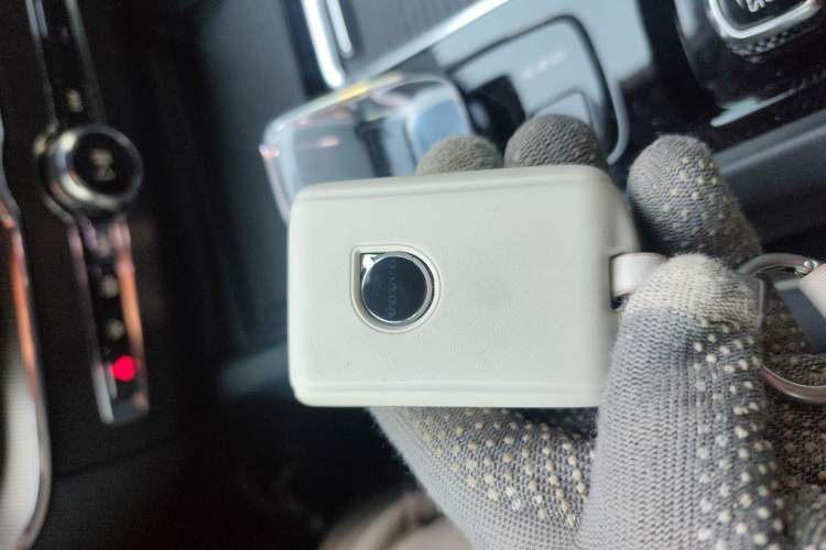 Used Volvo XC60 New Energy 2025 Plug-in Hybrid Long-Range All-Wheel Drive Zhiyuan Extreme Night Black Edition
