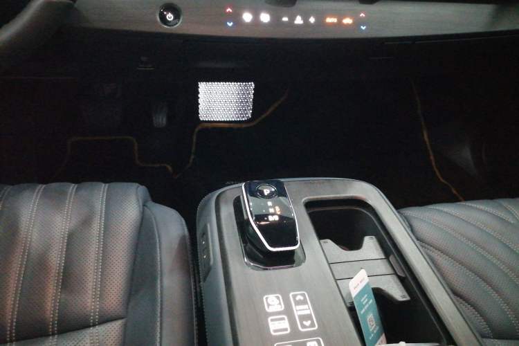 Used Nissan ARIYA 2022 Four-Wheel-Drive High-Performance Top-Tier Model Gear Lever