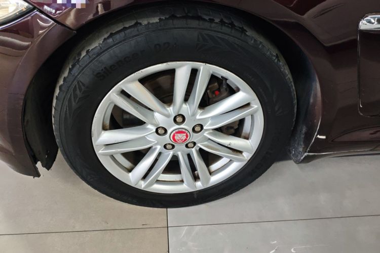 Used Jaguar XF 2013 XF 2.0T Luxury Edition Left Front Wheel Hub