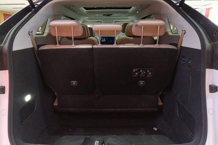 Used XPeng X9 2025 740 Ultra-Long Range Max Trunk