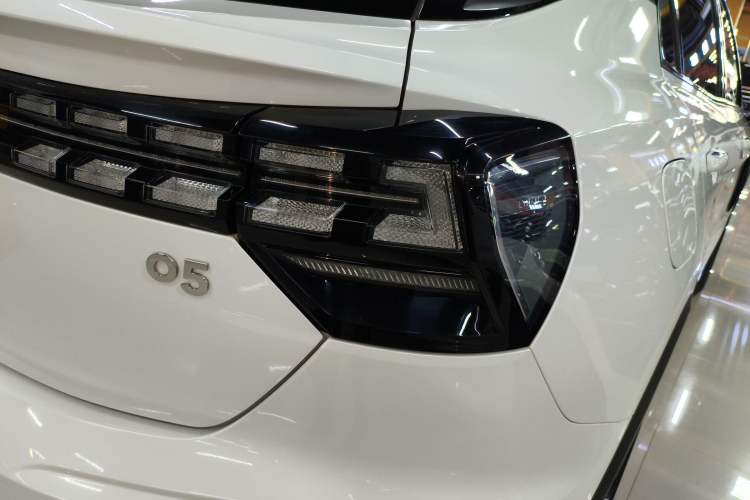 Used Lynk & Co 05 2020 2.0TD Two-Wheel Drive Shine Halo
