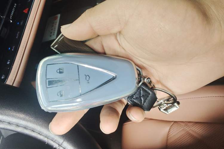 Used CHANGAN NEVO Q05 2024 Truly Delicious Version 125cc Superior Design CATL Vehicle Key