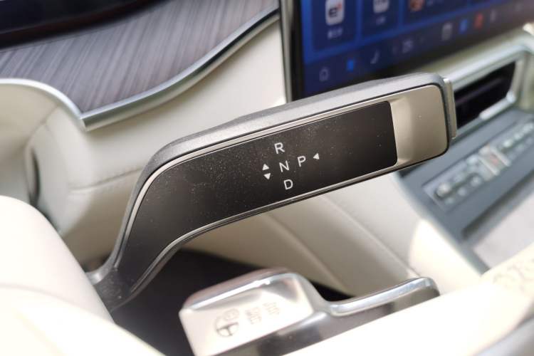 Used Denza N9 2025 Flagship Model
