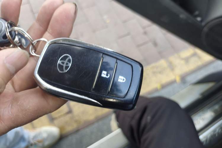 Used Toyota RAV4 2013 Special Edition 2.4L Automatic 4x4 Prestige Vehicle Key