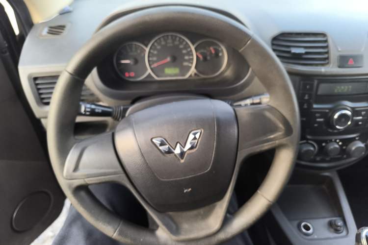 Used Wuling Hongguang 2015 1.2L S Base Model China IV
