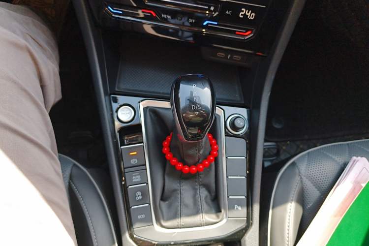 Used Volkswagen Sagitar 2023 280TSI DSG Excellence Edition Gear Lever