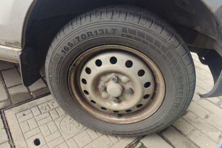 Used Wuling Zhiguang 2015 1.2L S Practical Model LSI Right Front Wheel Hub
