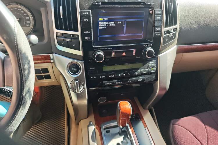 Used Toyota Land Cruiser 2012 4.0L Automatic VX
