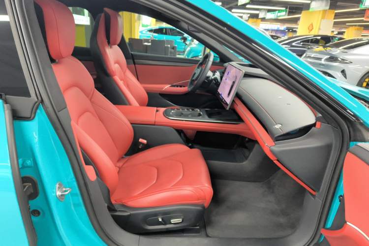 Used Xiaomi Auto SU7 2024 Four-Wheel Drive Ultra-Long Range Advanced Intelligent Driving Max Edition Right Front Seat