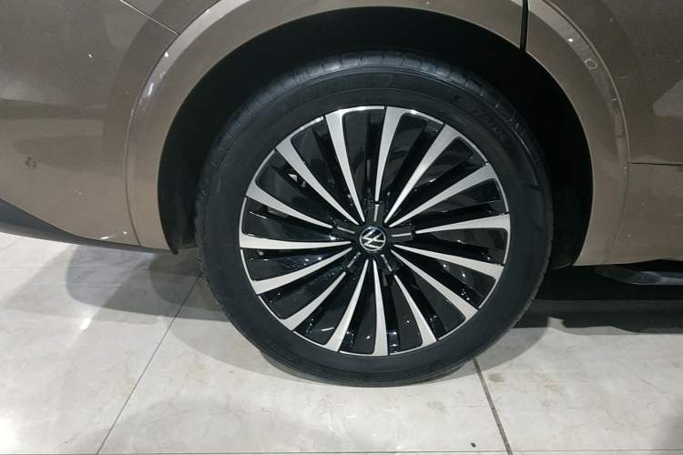 Used Volkswagen Viloran 2022 380TSI Prestige Edition
