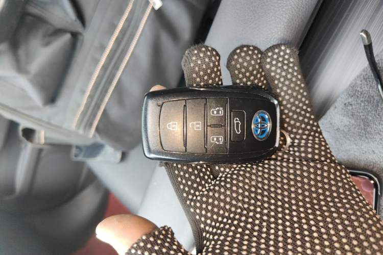 Used Toyota SIENNA 2023 2.5L Hybrid Deluxe Edition Vehicle Key