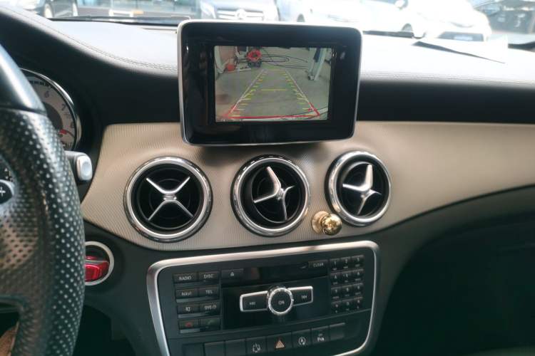 Used Mercedes-Benz GLA 2015 GLA 200 Fashion Model Audio And AC Panel