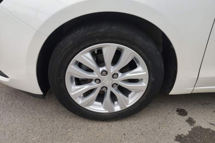 Used Buick GT 2021 Revised Version Flagship 1.5L Automatic Entry-Level Trim Left Front Wheel Hub