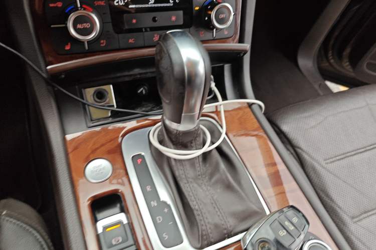 Used Volkswagen Touareg 2011 3.0 TSI High-End Version Gear Lever