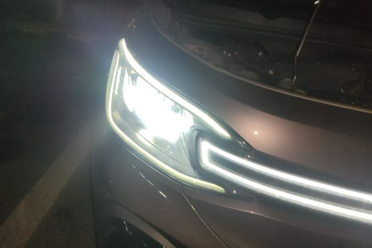 Used Volkswagen ID.6 CROZZ 2022 Long-Range Lite PRO Edition Right Front Headlight