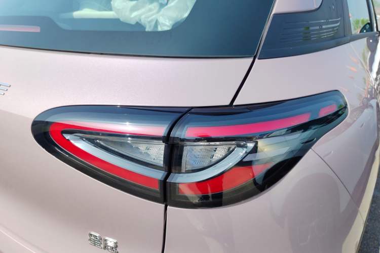 Used Geely Galaxy Geome 2026 Model 310km Youth Edition Right Rear Taillight