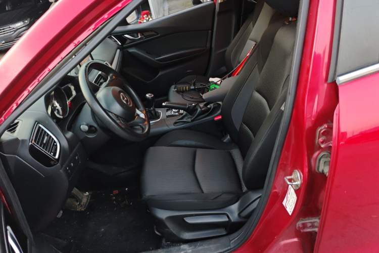 Used Mazda 3 Axela 2016 Sedan 1.5L Manual Comfort Model
