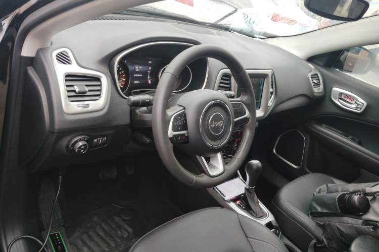 Used Jeep Compass 2017 200T Automatic Family Edition
