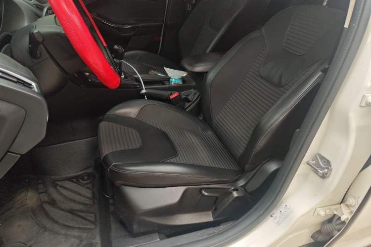 Used Ford Focus 2017 Hatchback EcoBoost 125 Manual – Ultra-Performance Style SmartDrive Edition