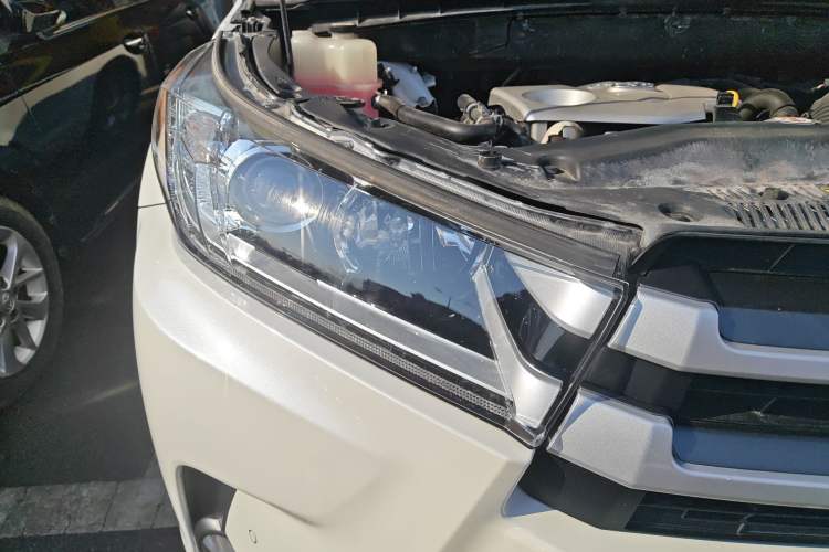 Used Toyota Highlander 2018 2.0T Four-Wheel Drive Luxury Edition 7 Seats China V Emission Standard
