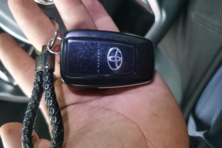 Used Toyota Camry 2021 2.0G Luxury Edition
