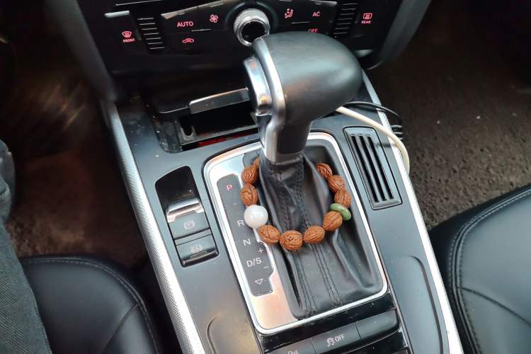 Used Audi A4L 2013 35 TFSI Automatic Standard Model Gear Lever