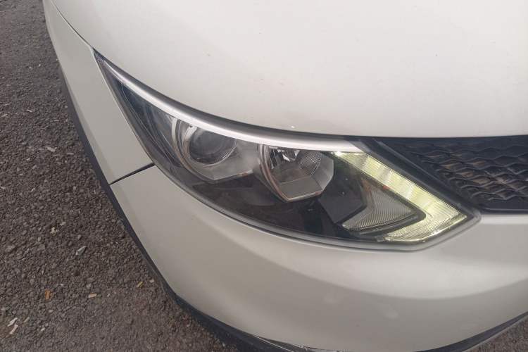 Used Nissan Qashqai 2016 2.0L CVT Elite Edition Right Front Headlight