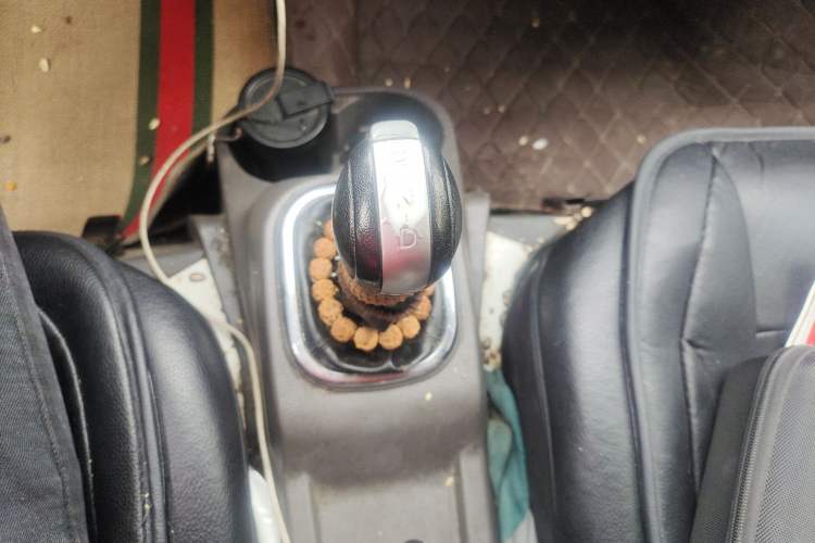 Used Dongfeng Yufeng EM26 2023 Standard Edition 41.472 kWh Henan Lithium Power Gear Lever