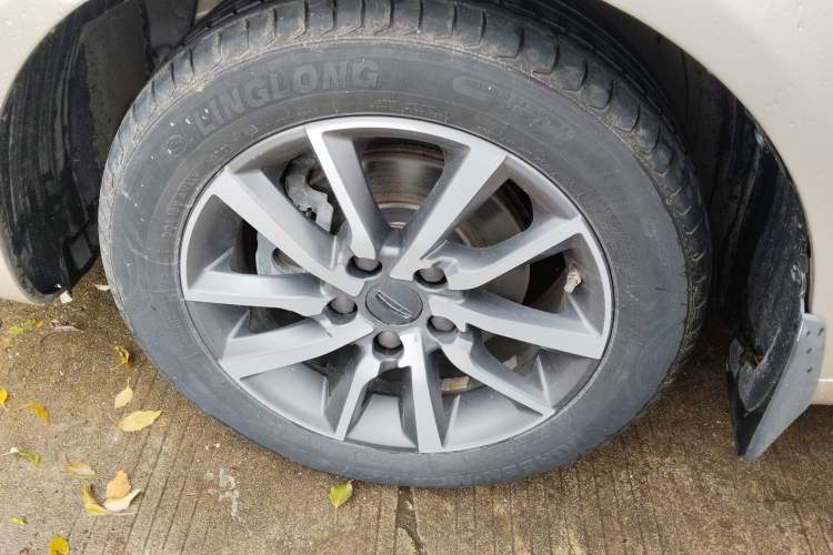 Used Geely Auto Emgrand 2019 Leading Edition 1.5L CVT Upward-Connected Model China VI Standard Exterior 4