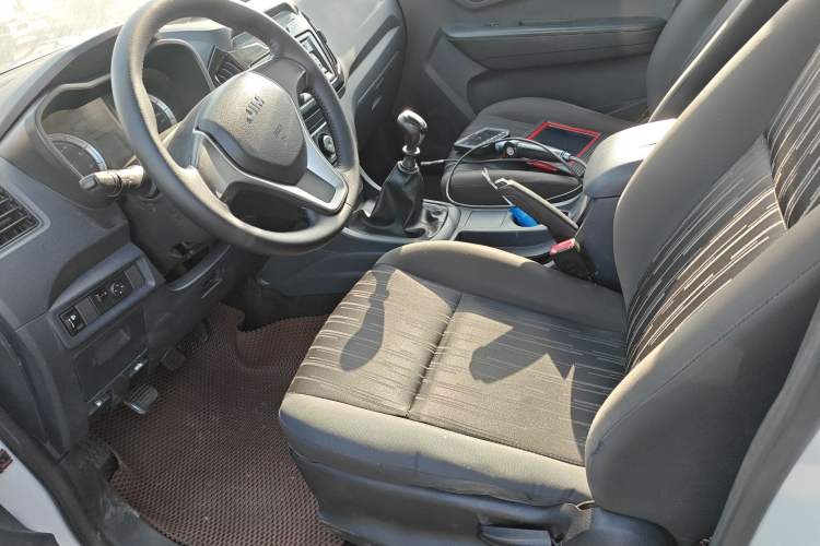 Used Isuzu JLM 2018 2.5T Two-Wheel Drive Diesel Luxury Version with Extended Cargo Bed JE4D25Q5A
