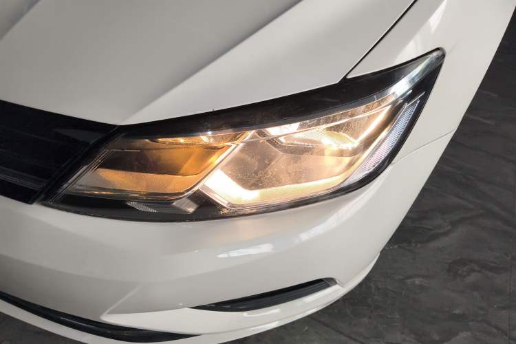 Used Volkswagen Lamando 2015 280TSI DSG Comfort Edition Left Front Headlight