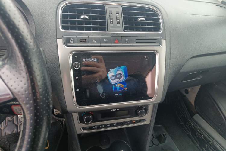 Used Volkswagen Polo 2018 1.5L Cross Polo Automatic Audio And AC Panel