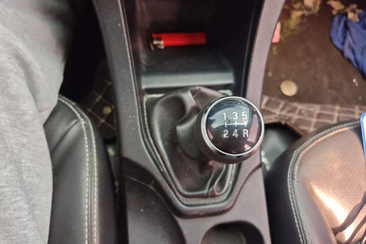 Used Soueast V5 Lingzhi 2012 1.5L Manual Standard Edition Gear Lever