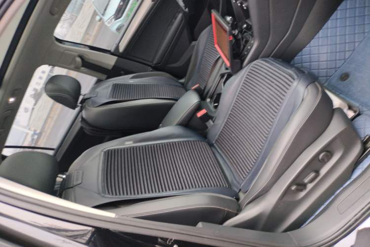 Used Volkswagen Tiguan L 2019 Revised 330TSI Automatic Two-Wheel Drive Smart & Luxury Edition China VI Standard
