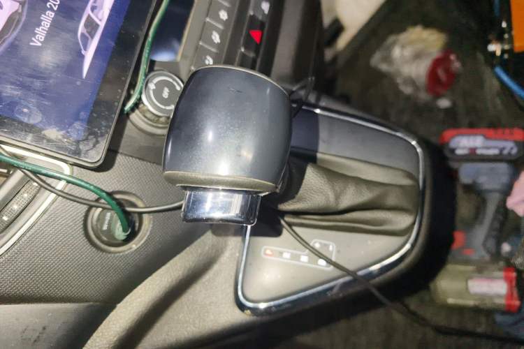 Used Foton Toano 2023 Joy Elephant Multi-Function Model Cummins 2.8T Automatic Long Wheelbase Mid-Roof Design Rear Single Tire Available in 5/6/7/9-Seater Configurations Gear Lever