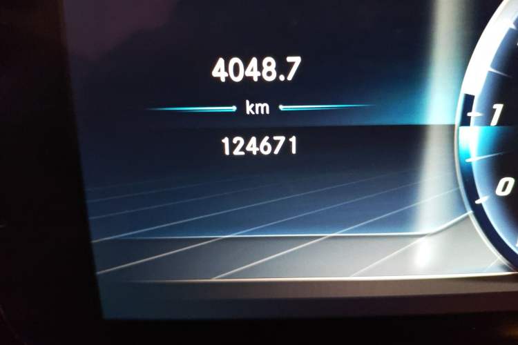 Used Mercedes-Benz E-Class 2017 E 300 L Sporty and Stylish Model
