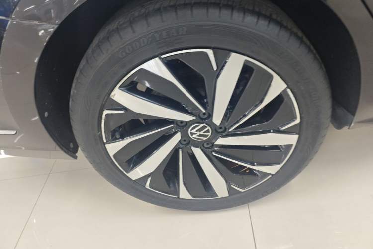 Used Volkswagen Passat 2022 330TSI Starry Luxury Edition Right Rear Wheel Hub