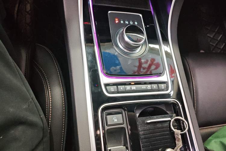 Used Jaguar XEL 2019 2.0T 200 PS Deluxe Edition Gear Lever