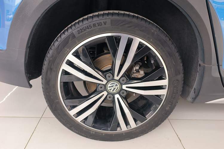 Used Volkswagen Touran 2018 Volkswagen Touran L 280TSI DSG Boundary Edition 7 Seats China VI Standard Right Rear Wheel Hub