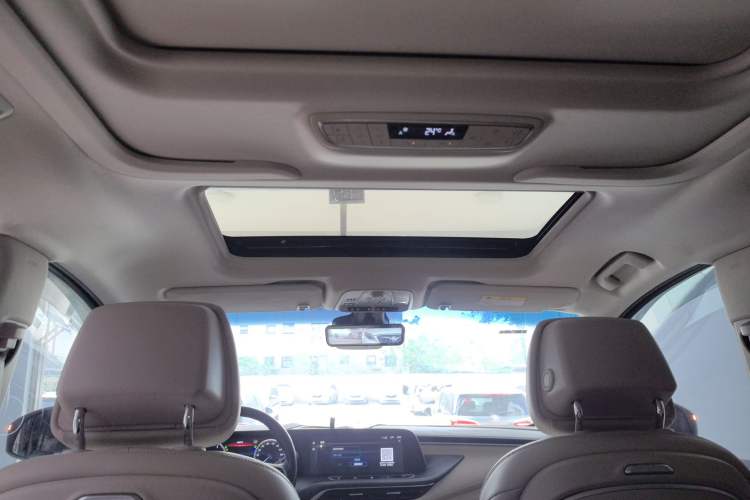 Used Buick GL8 2022 ES Land Cruiser 653T Luxury Model