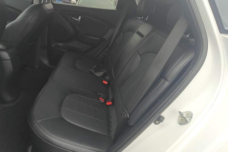 Used Hyundai ix35 2015 2.0L Automatic 2WD Smart Type China IV